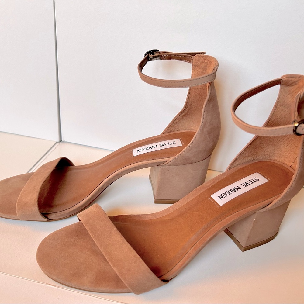 STEVE MADDEN, Irenee Ankle Strap Sandal, tan suede leather, size 8.5